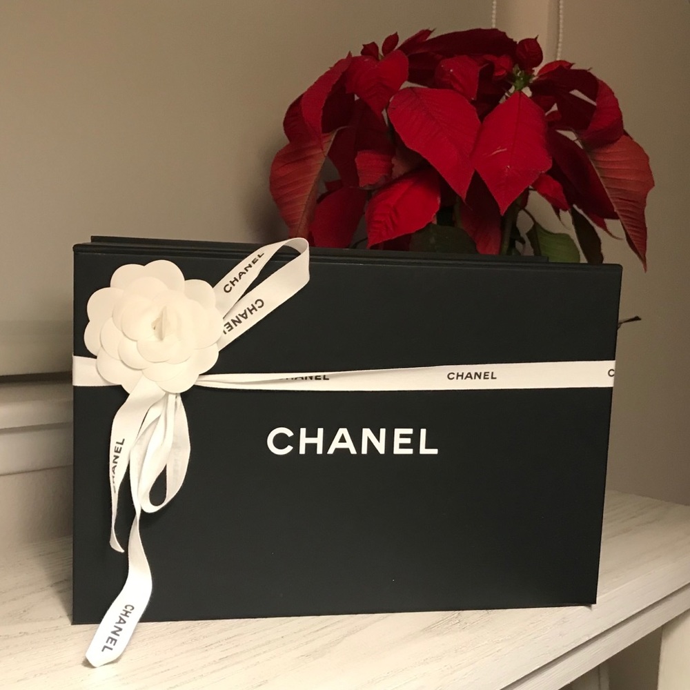 COPY - Chanel box Camilla flower and ribbon